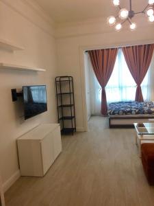 Phòng khách The Manor, Bình Thạnh Căn hộ The Manor đầy đủ nội thất, ban công hướng Đông Nam.