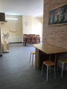 Căn hộ Oriental Apartment, Quận 4 Căn hộ Orient Apartment, có 3 phòng ngủ rộng rãi, đầy đủ nội thất.