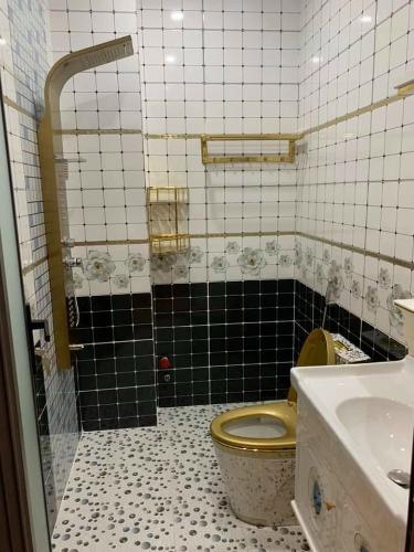 Phòng tắm nhà phố Quận Gò Vấp Nhà hẻm xe hơi Q.Gò Vấp diện tích sử dụng 205.7m2, sổ hồng riêng.