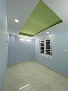 Phòng ngủ nhà phố Nhà phố Bình Tân hướng Bắc thiết kế hiện đại, hẻm xe hơi.