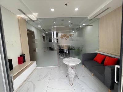 Văn phòng Vinhomes Central Park, Bình Thạnh Văn phòng Vinhomes Central Park hướng Tây Bắc, đầy đủ nội thất.