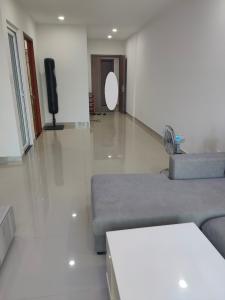 Phòng khách căn hộ Orchid Park, Nhà Bè Căn hộ Orchid Park tầng 12 cửa hướng Tây Bắc, nội thất cơ bản.