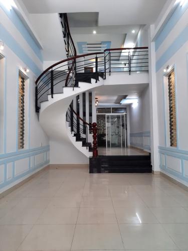 Phòng khách nhà phố Phan Huy Ích, Gò Vấp Nhà phố hướng Đông Nam, nằm trong hẻm rộng buôn bán sầm uất