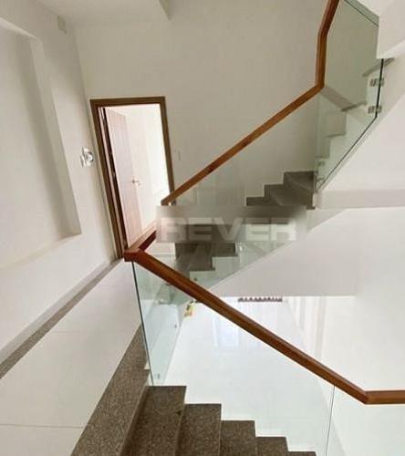 Nhà phố Quận 7 Nhà phố thiết kế kỹ lưỡng có 1 trệt 3 lầu diện tích 72m2, nội thất cơ bản.