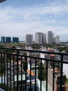 ban công hướng view thành phố Căn hộ The Sun Avenue Cho thuê căn hộ tầng cao, nội thất đầy đủ The Sun Avenue