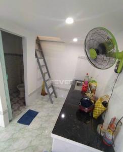 Bên trong nhà phố Hiệp Bình Chánh, Thủ Đức Nhà phố hướng Nam, nội thất cơ bản, hẻm xe máy quay đầu.