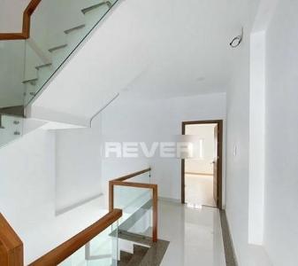 Nhà phố Quận 7 Nhà phố thiết kế kỹ lưỡng có 1 trệt 3 lầu diện tích 72m2, nội thất cơ bản.