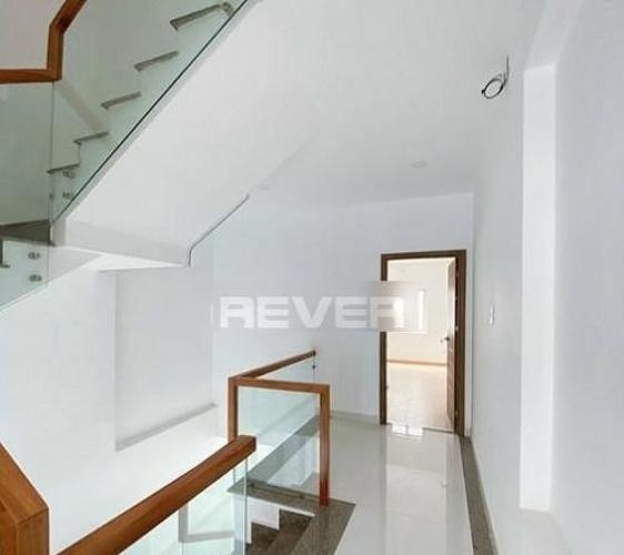 Nhà phố Quận 7 Nhà phố thiết kế kỹ lưỡng có 1 trệt 3 lầu diện tích 72m2, nội thất cơ bản.