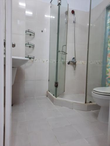 Phòng tắm nhà phố Phan Huy Ích, Gò Vấp Nhà phố hướng Đông Nam, nằm trong hẻm rộng buôn bán sầm uất