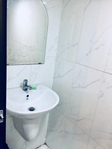 Phòng tăm căn hộ chung cư Nguyễn Thiện Thuật, Quận 3 Căn hộ chung cư Nguyễn Thiện Thuật hướng Tây Nam, view thành phố.