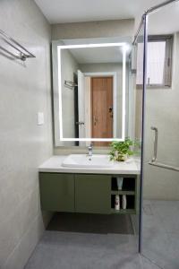 Nhà vệ sinh Saigon South Residence Căn hộ Saigon South Residence tầng 15 ban công hướng Bắc đón gió mát