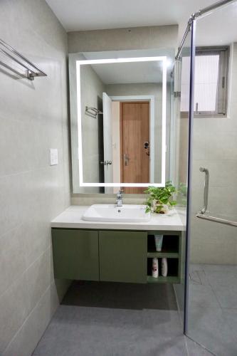 Nhà vệ sinh Saigon South Residence Căn hộ Saigon South Residence tầng 15 ban công hướng Bắc đón gió mát