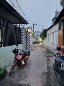 Nhà phố Quận 9 Nhà phố cấp 4 diện tích 110m2, không có nội thất.