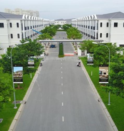 Đường nhà phố Huyện Nhà Bè Nhà phố hướng Đông Nam diện tích 126m2, bàn giao đầy đủ nội thất.