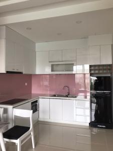 Phòng bếp The Sun Avenue Căn hộ The Sun Avenue tầng trung, view Landmark 81.