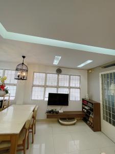 Phòng bếp chung cư Phan Xích Long, Phú Nhuận Căn hộ chung cư Phan Xích Long hướng Tây Bắc, đầy đủ nội thất.