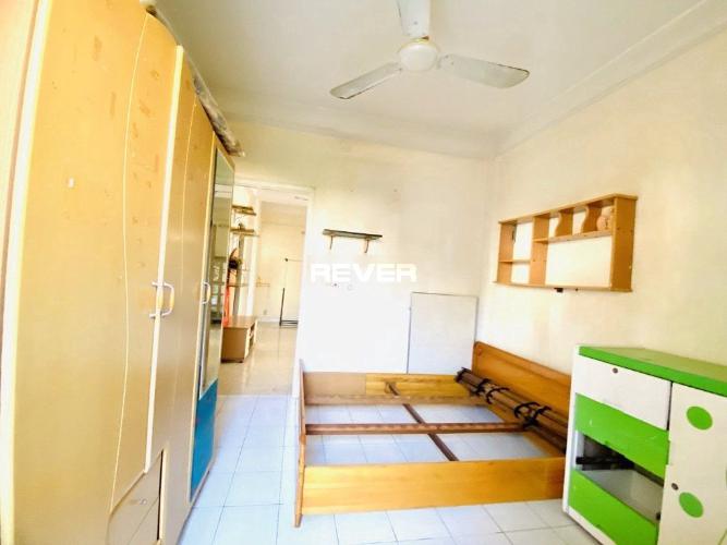 Phòng ngủ căn hộ Ngô Tất Tố, Bình Thạnh Căn hộ Ngô Tất Tố tầng thấp view Landmark 81, cửa hướng Đông Nam.