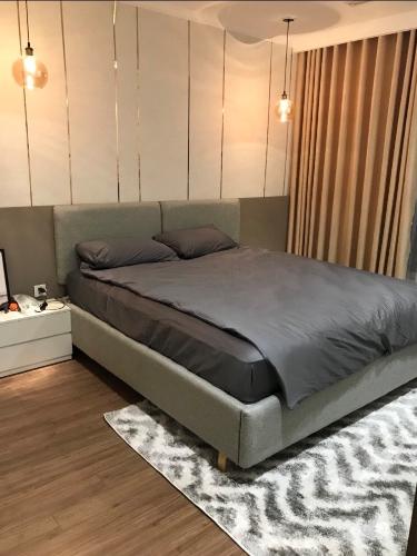 Căn hộ Vinhomes Central Park, Quận Bình Thạnh Căn hộ Vinhomes Central Park tầng cao cửa hướng Đông Bắc, view thoáng mát.