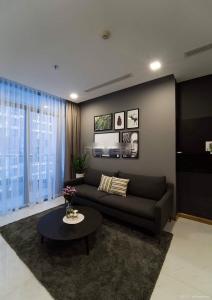 Phòng khách căn hộ Vinhomes Cemtral Park, Quận Bình Thạnh Căn hộ Vinhomes Central Park tầng 23 hướng Tây Bắc, đầy đủ nội thất.