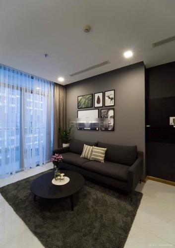 Phòng khách căn hộ Vinhomes Cemtral Park, Quận Bình Thạnh Căn hộ Vinhomes Central Park tầng 23 hướng Tây Bắc, đầy đủ nội thất.