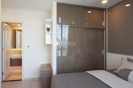 Phòng ngủ căn hộ Vinhomes Golden River Căn hộ Vinhomes Golden River đầy đủ nội thất, view sông và thành phố.