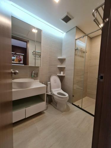 Phòng tắm căn hộ Vinhomes Central Park Căn hộ tầng cao Vinhomes Central Park trang bị nội thất cơ bản.