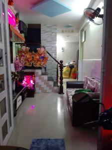 Nhà phố Quận 7 Nhà phố kết cấu 1 trệt 1 lầu hướng Tây, khu dân cư đông đúc.