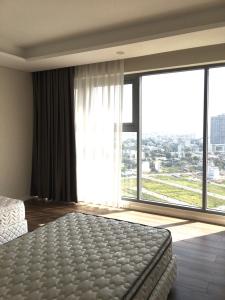 Phòng ngủ căn Lofthouse Diamond Island, Quận 2 Căn hộ Duplex Diamond Island, view thoáng mát, cửa hướng Tây Bắc.