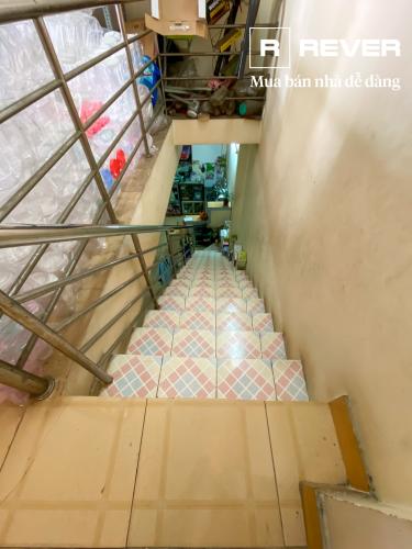 Cầu thang nhà phố Quận 7 Nhà hẻm Huỳnh Tấn Phát, Quận 7, cách công viên Tân Thuận 500m