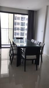 Phòng khách Vinhomes Grand Park Quận 9 Căn hộ Vinhomes Grand Park tầng trung, nhìn ra view nội khu.