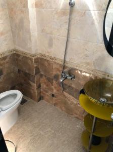 WC Nhà phố mặt tiền hướng Đông Bắc, đường rộng 12m vị trí đẹp.