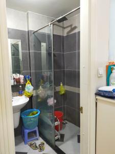 Phòng tắm chung cư Phúc Yên, Tân Bình Căn hộ chung cư Phúc Yên hướng Đông Bắc, đầy đủ nội thất.