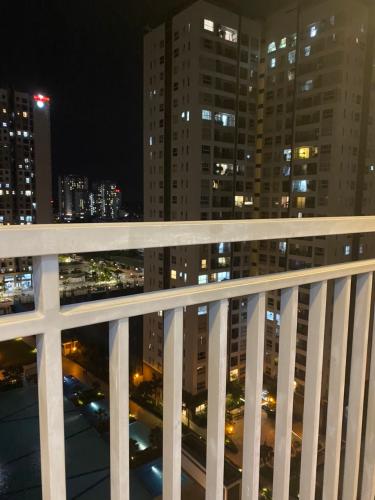 view nhìn ra phía ngoài căn hộ sunrise riverside Bán căn hộ tầng cao Sunrise Riverside đầy đủ nội thất, dọn vào ở ngay.