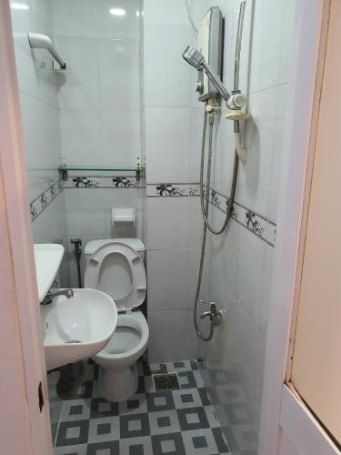 Toilet Nhà phố hướng Đông Nam, hẻm khu dân cư an ninh yên tĩnh.