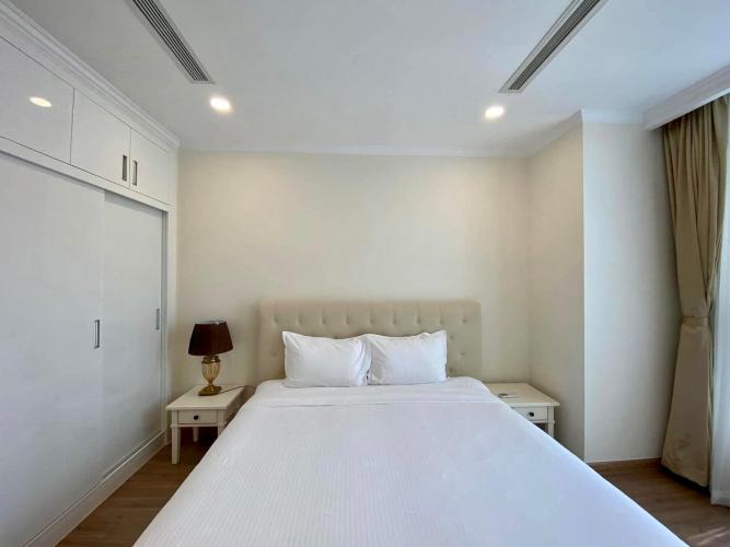 Căn hộ Vinhomes Central Park, Quận Bình Thạnh Căn hộ Vinhomes Central Park tầng 25 diện tích 69.9m2, đầy đủ nội thất.