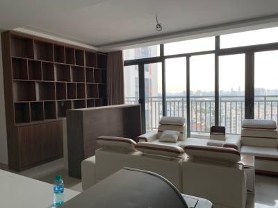 căn hộ La Astoria quận 2 Căn hộ La Astoria tầng cao, ban công hướng Tây đón view thành phố.