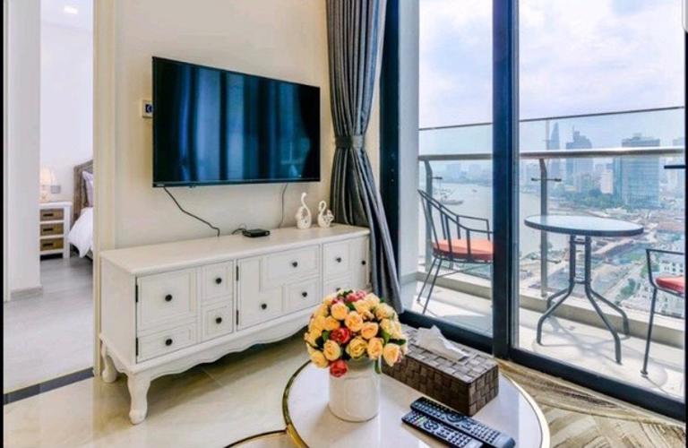 Phòng khách Vinhomes Golden River, Quận 1 Căn hộ Vinhomes Golden River hướng Tây Nam, tầng cao đón gió.