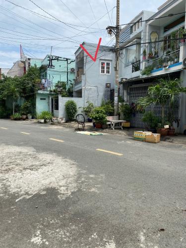Đường trước nhà phố Quận Tân Phú Nhà phố mặt tiền đường Phan Văn Năm, kết cấu 1 trệt 1 lầu không nội thất.