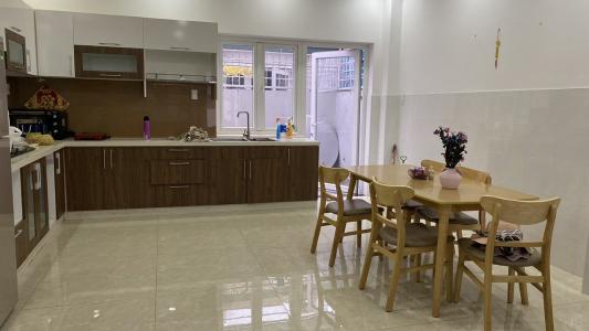 Phòng bếp nhà phố Quận 9 Nhà phố KDC Mega Residence Quận 9 hướng Đông, đầy đủ nội thất.