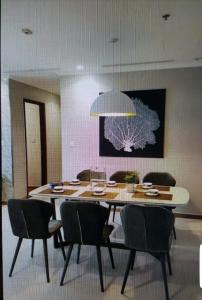 Không gian căn hộ Vinhomes Central Park, Quận Bình Thạnh Căn hộ cao cấp Vinhomes Central Park có 3 phòng ngủ, đầy đủ nội thất.