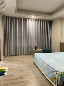 Phòng ngủ Homyland Riverside, Quận 2 Căn hộ Homyland Riverside tầng cao, cửa chính hướng Đông Nam.