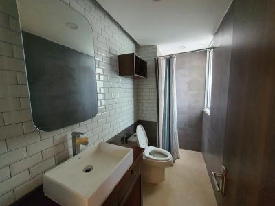 Phòng tắm căn hộ Phú Mỹ, Quận 7 Căn hộ tầng 10 Chung cư Phú Mỹ cửa hướng Tây Bắc, đầy đủ nội thất.