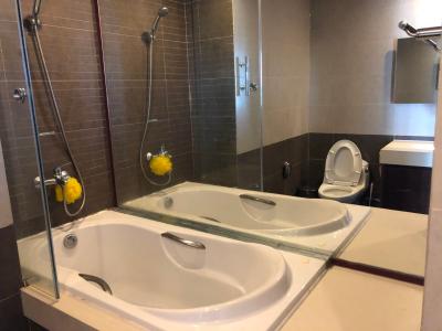 Phòng tắm căn hộ Thảo Điền Pearl , Quận 2 Căn hộ Thảo Điền Pearl tầng 7 cửa hướng Tây, nội thất cơ bản.