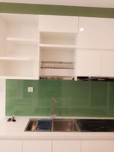 nhà bếp căn hộ Vinhomes Grand Park Căn hộ Vinhomes Grand Park đầy đủ nội thất, view nội khu.