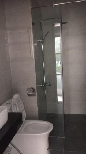 nhà tắm căn hộ The sun Căn hộ Officetel The Sun Avenue view nội khu hồ bơi yên tĩnh mát mẻ.