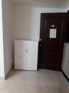 Phòng khách chung cư Hưng Vượng 2, Quận 7 Căn hộ chung cư Hưng Vượng 2 nội thất cơ bản, hướng Đông Nam.