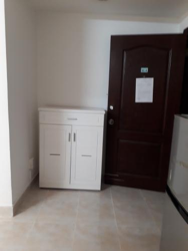 Phòng khách chung cư Hưng Vượng 2, Quận 7 Căn hộ chung cư Hưng Vượng 2 nội thất cơ bản, hướng Đông Nam.