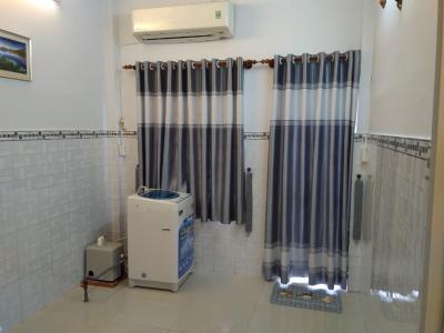 Bên trong nhà phố Hoàng Diệu, Quận 4 Nhà phố hẻm 4m, diện tích 21m2, khu ăn uống sầm uất.