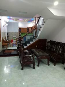 Phòng khách nhà phố Quận Gò Vấp Nhà phố hướng Tây Bắc diện tích sử dụng226.7m2, đầy đủ nội thất.