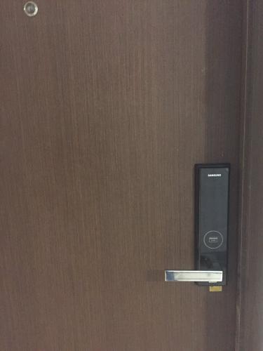 Khóa điện tử căn hộ 1PN The Sun Avenue Căn hộ The Sun Avenue tầng trung, đón view nội khu.